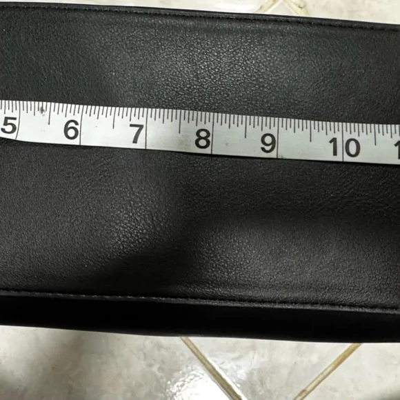 H&M Elegant Black Leather Shoulder Bag - Picture 3 of 6